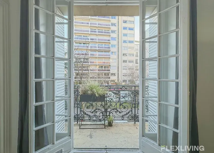 Flexliving - - Felix Faure